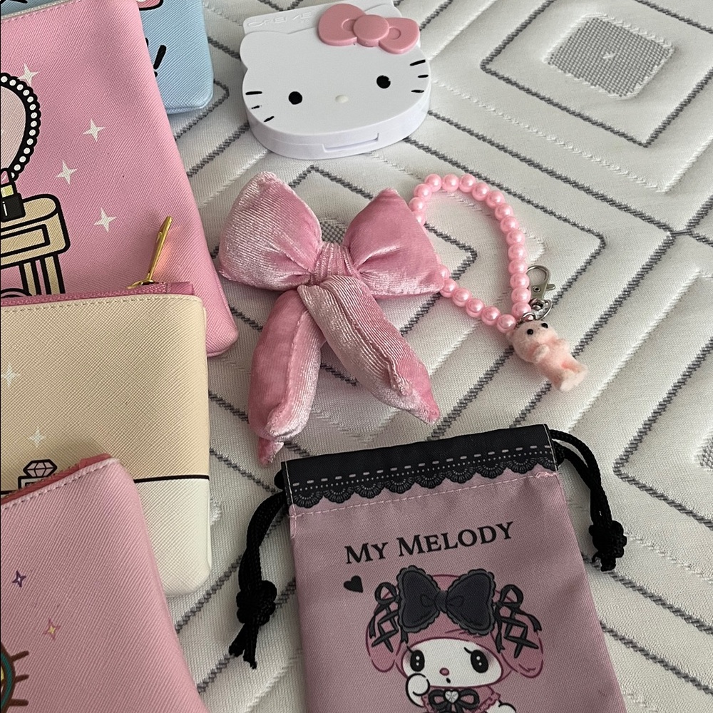 Hello Kitty Pouch Set - Picture 2 of 8